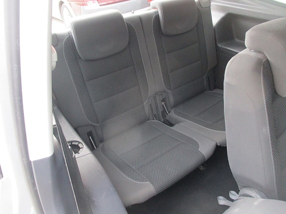 Volkswagen Touran 9 of 16