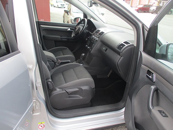 Volkswagen Touran 10 of 16