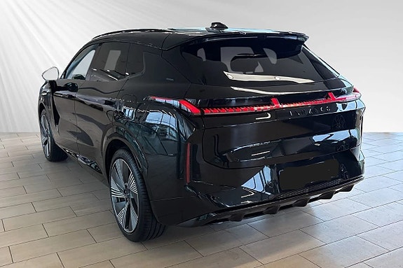 Lynk & Co 08 2 of 3