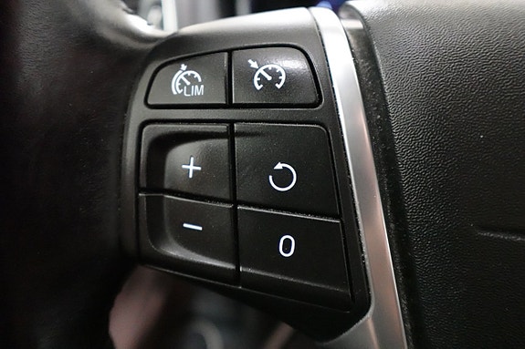 Volvo V40 12 of 19