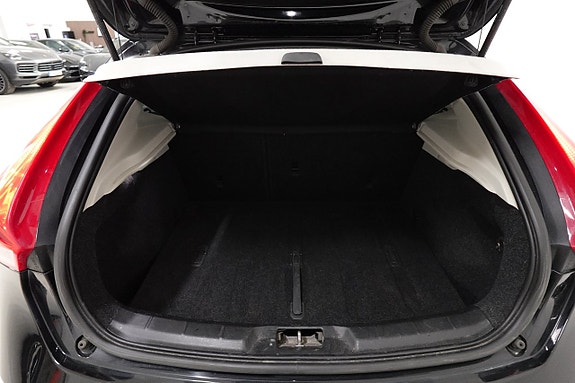 Volvo V40 17 of 19