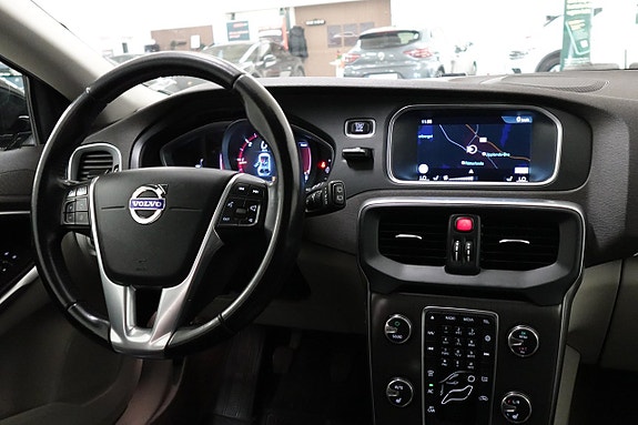 Volvo V40 8 of 19