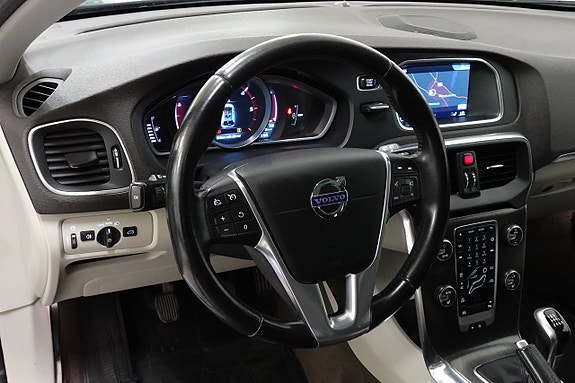 Volvo V40 6 of 19