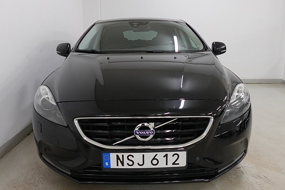 Volvo V40 2 of 5
