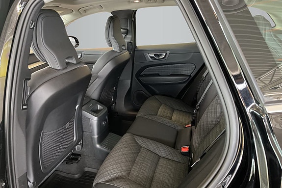 Volvo XC60 11 of 18