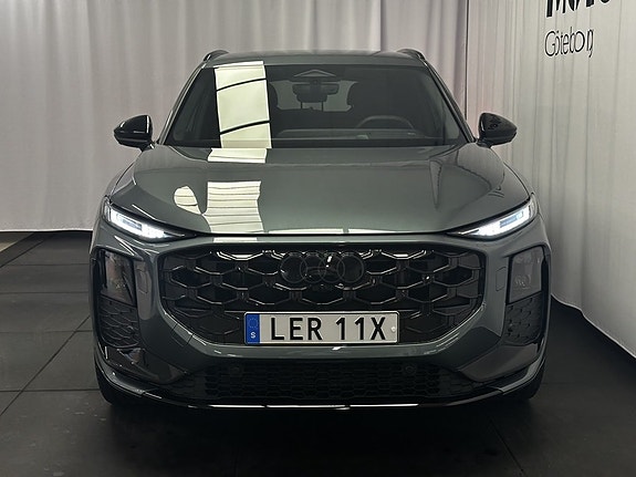 Audi Q3 3 of 5