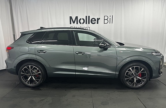 Audi Q3 2 of 5