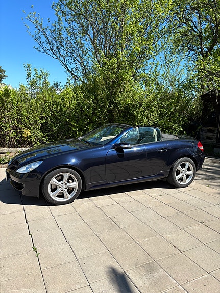 Mercedes-Benz SLK350 2 of 5