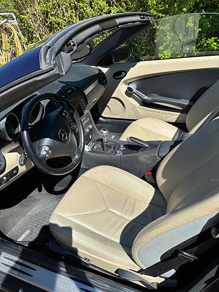 Mercedes-Benz SLK350 5 of 5