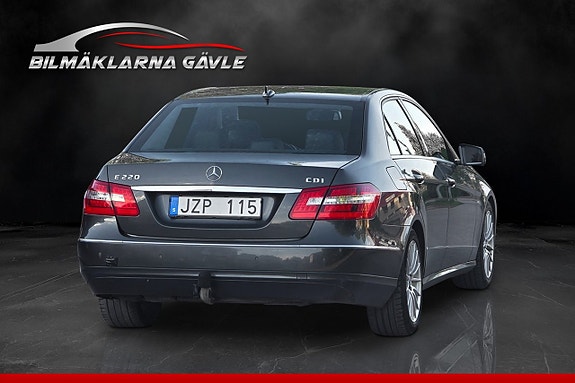 Mercedes-Benz E220 4 of 5