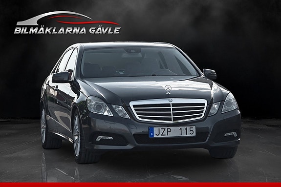 Mercedes-Benz E220 3 of 5