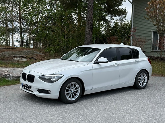 BMW 118d 3 of 5