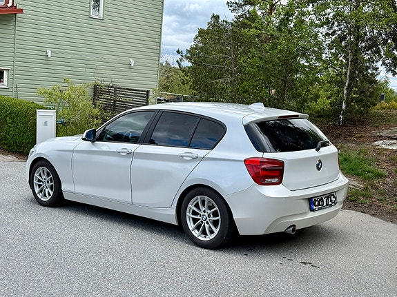 BMW 118d 4 of 5
