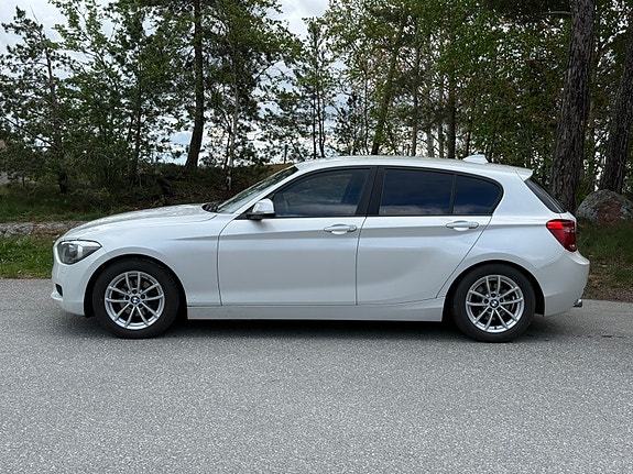 BMW 118d 2 of 5
