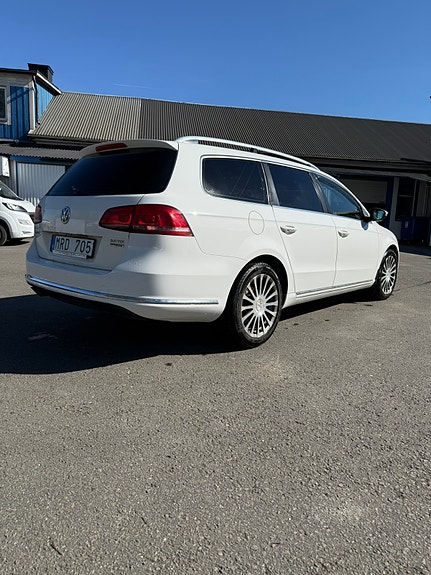 Volkswagen Passat 2 of 5