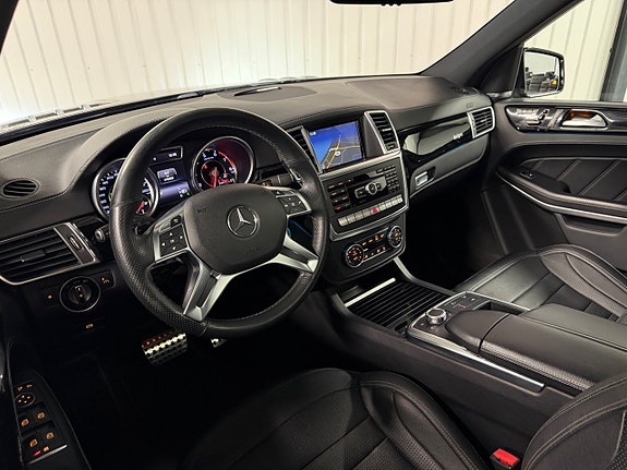 Mercedes-Benz GL63 9 of 30