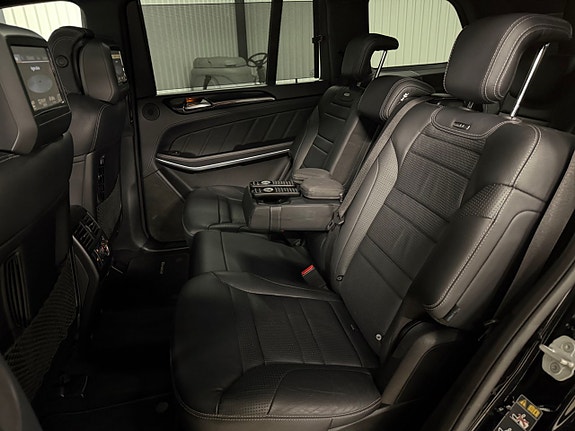 Mercedes-Benz GL63 17 of 30