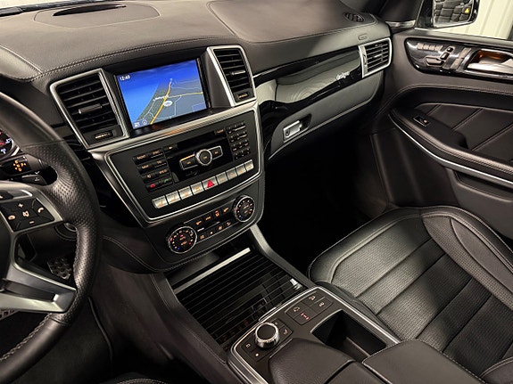 Mercedes-Benz GL63 14 of 30