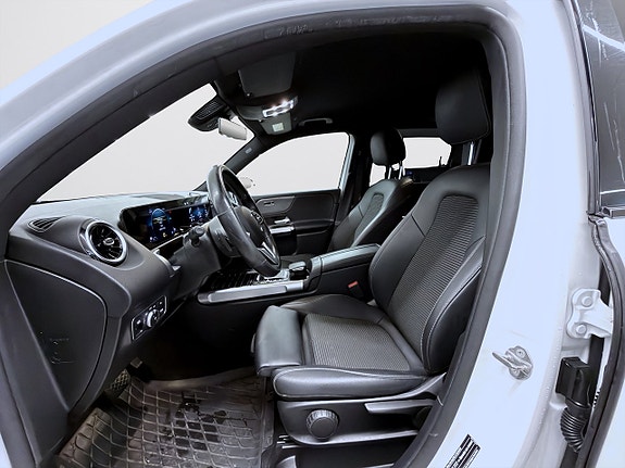 Mercedes-Benz GLB200 d 11 of 16