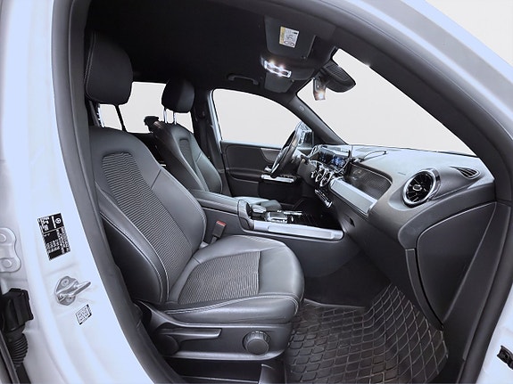 Mercedes-Benz GLB200 d 10 of 16
