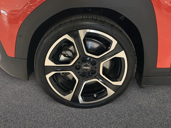 MINI Aceman SE 13 of 16