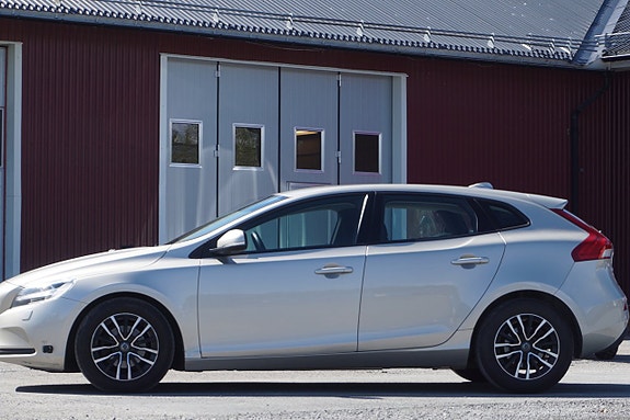Volvo V40 2 of 5