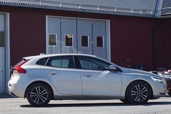 Volvo V40 17 of 21