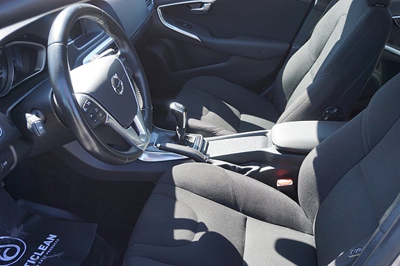 Volvo V40 6 of 21