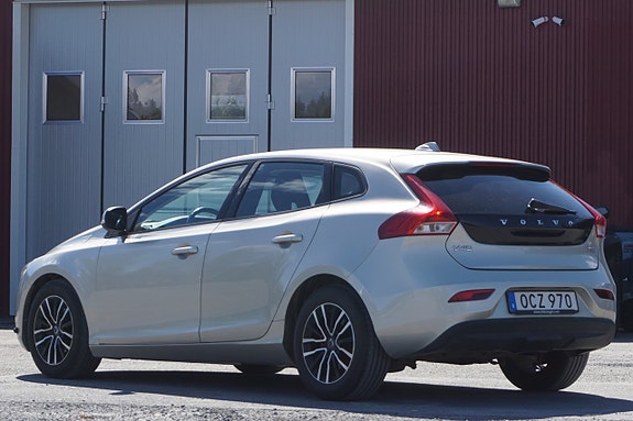 Volvo V40 3 of 5