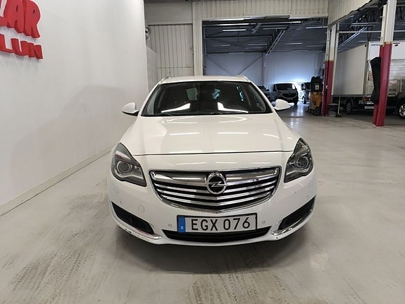 Opel Insignia 2 of 5