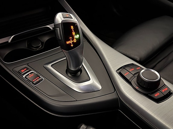 BMW 120i 10 of 17