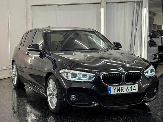 BMW 120i 3 of 5