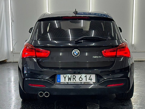 BMW 120i 4 of 5