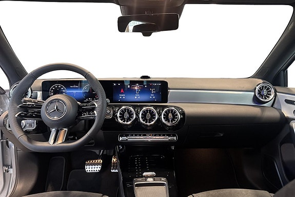 Mercedes-Benz A250 e 8 of 14