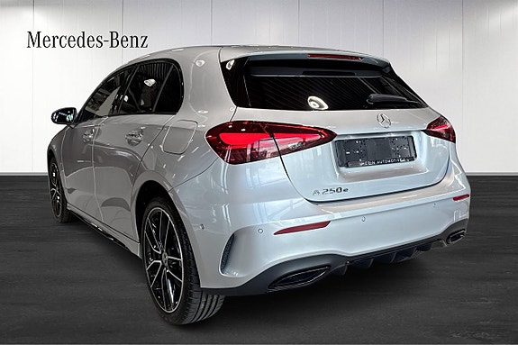Mercedes-Benz A250 e 3 of 5