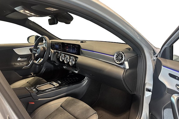 Mercedes-Benz A250 e 9 of 14