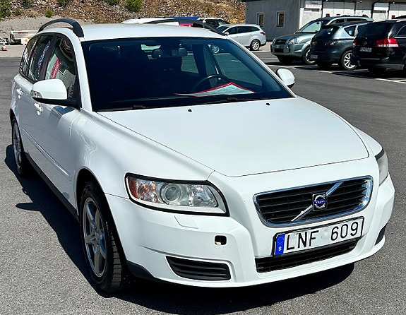 Volvo V50 2 of 5