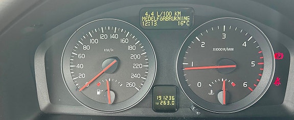 Volvo V50 8 of 13