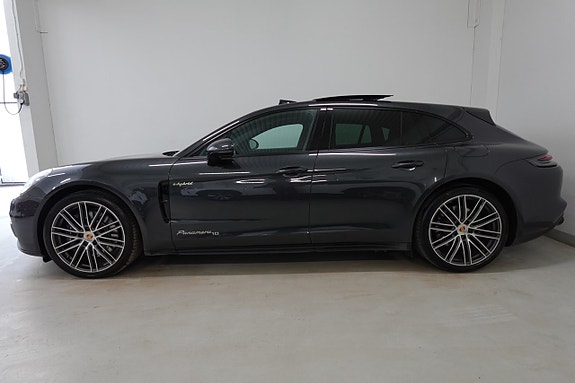 Porsche Panamera 4 3 of 5