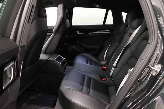 Porsche Panamera 4 5 of 5