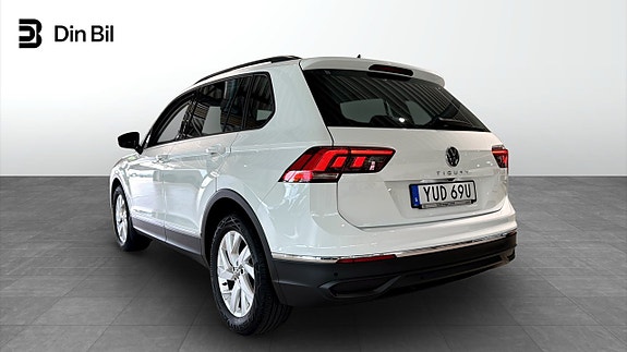 Volkswagen Tiguan 3 of 5