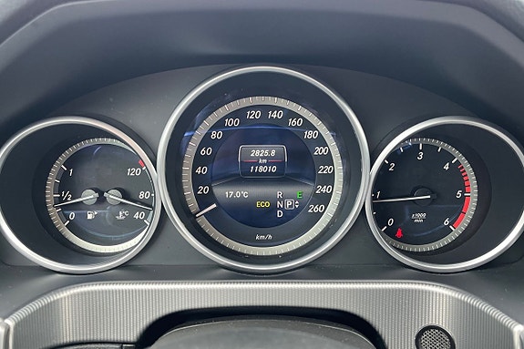 Mercedes-Benz E220 17 of 27