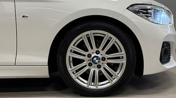 BMW 120d 4 of 5