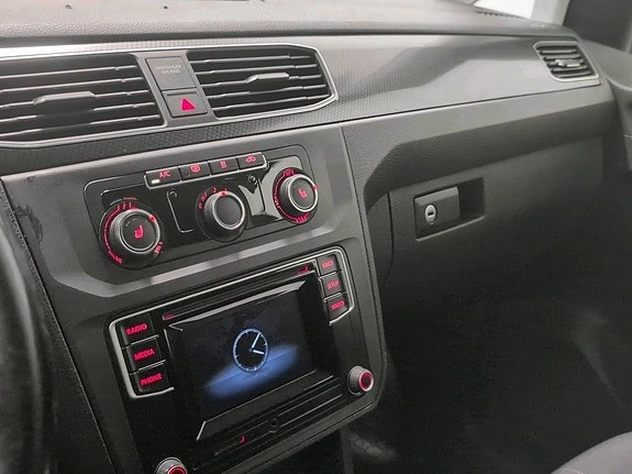 Volkswagen Caddy Alltrack 12 of 17