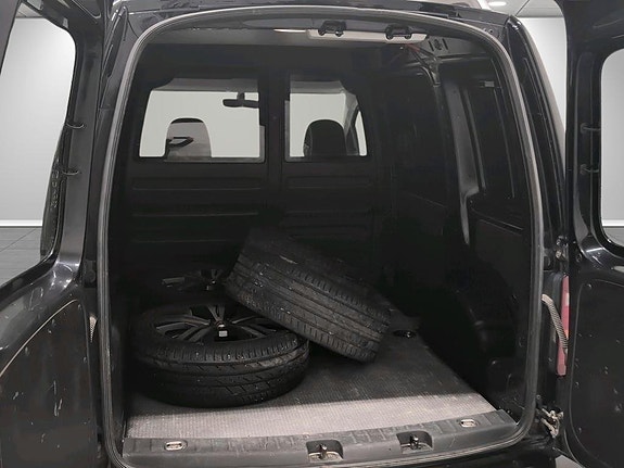 Volkswagen Caddy Alltrack 7 of 17