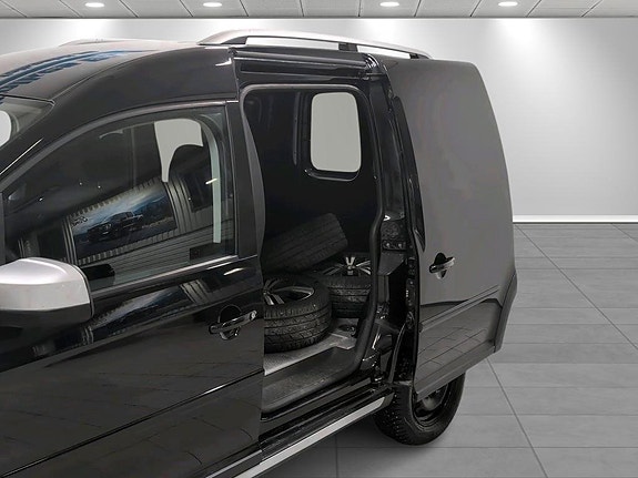 Volkswagen Caddy Alltrack 9 of 17