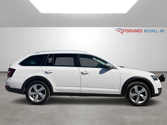Skoda Octavia Scout 6 of 12