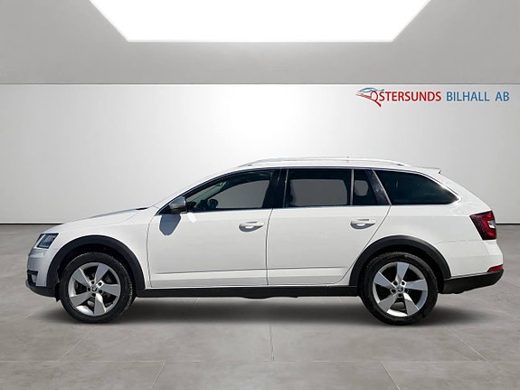 Skoda Octavia Scout 4 of 5
