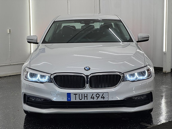 BMW 520d 2 of 5