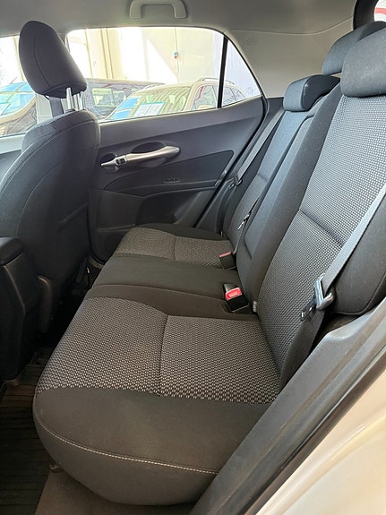 Toyota Auris 7 of 9